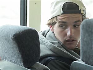 Bonnie Rottens bj's off her stud on a bus