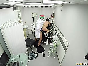 insane patient gets porked by the gynecologist